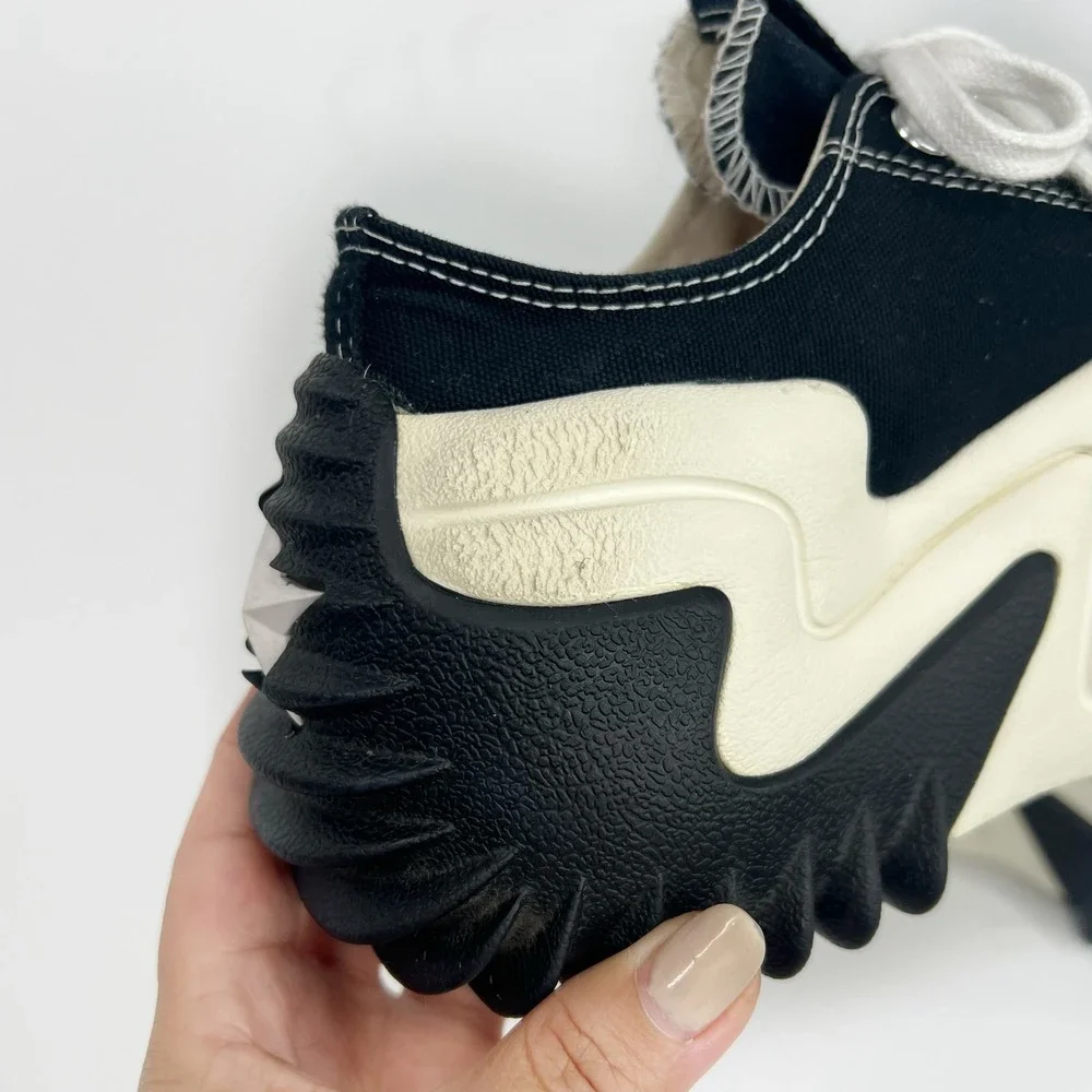 CONVERSE Run Star Motion Platform Sneakers Black and White M: 6 W: 7.5: